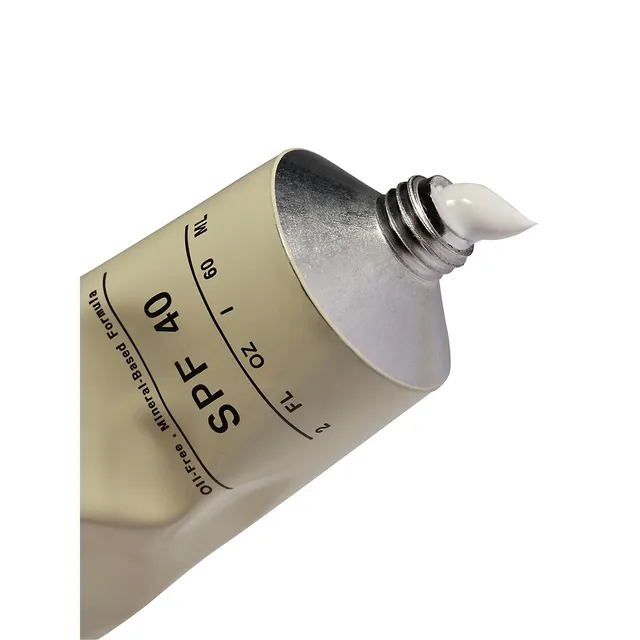 Lightweight Sheer Daily Sunscreen SPF 40 4 Lightweight Sheer Daily Sunscreen SPF 40 - Image 2