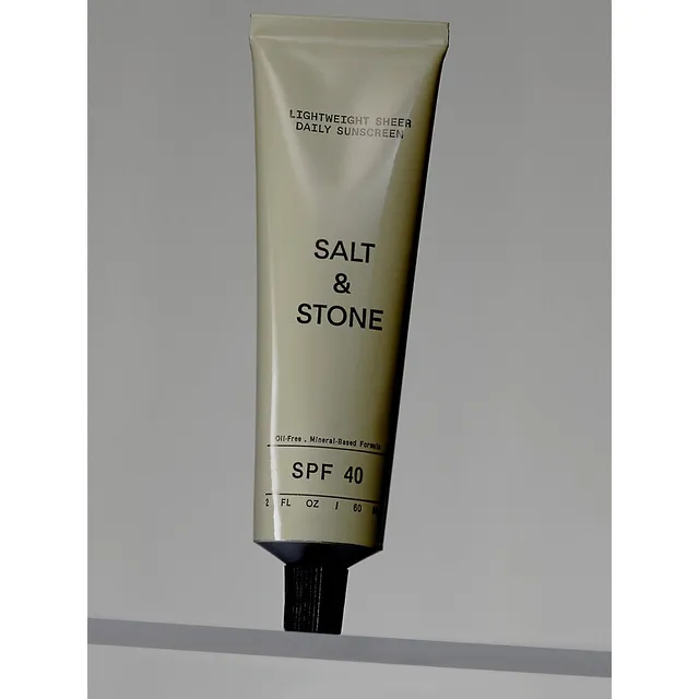 Lightweight Sheer Daily Sunscreen SPF 40 6 Lightweight Sheer Daily Sunscreen SPF 40 - Image 4