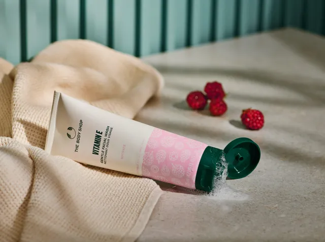 The Body Shop Vitamin E Gentle Face Wash 4 The Body Shop Vitamin E Gentle Face Wash - Image 2